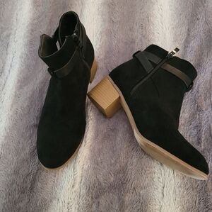 Journee collection boots size 9